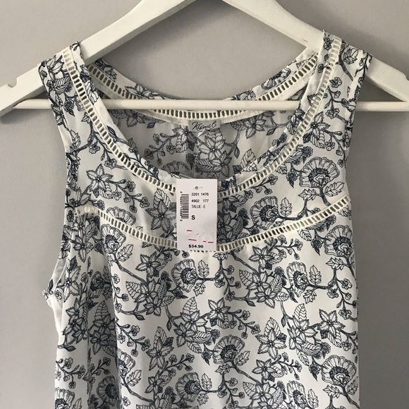 Kismet Tops - NWT White + Blue Floral Tank